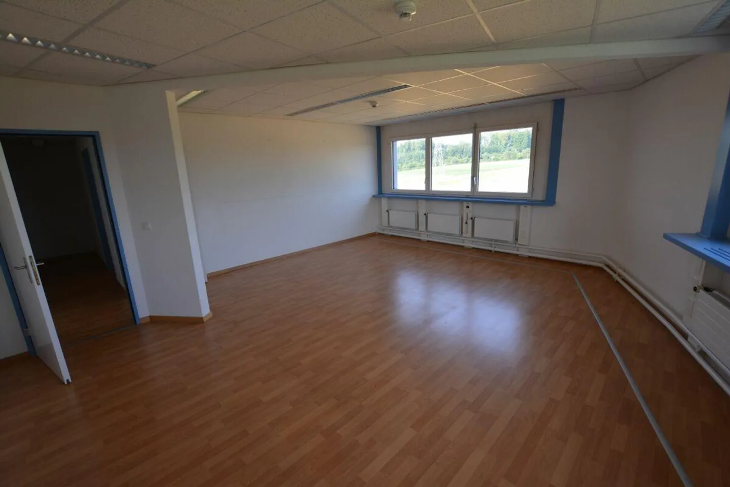 Bureaux attrayants au dernier étage et au 1er étage à partir de 20m2 à louer - Photo 3 sur 10