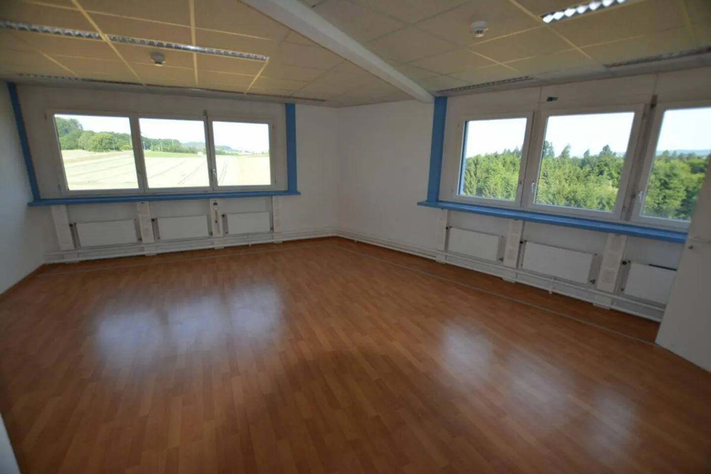 Bureaux attrayants au dernier étage et au 1er étage à partir de 20m2 à louer - Photo 4 sur 10