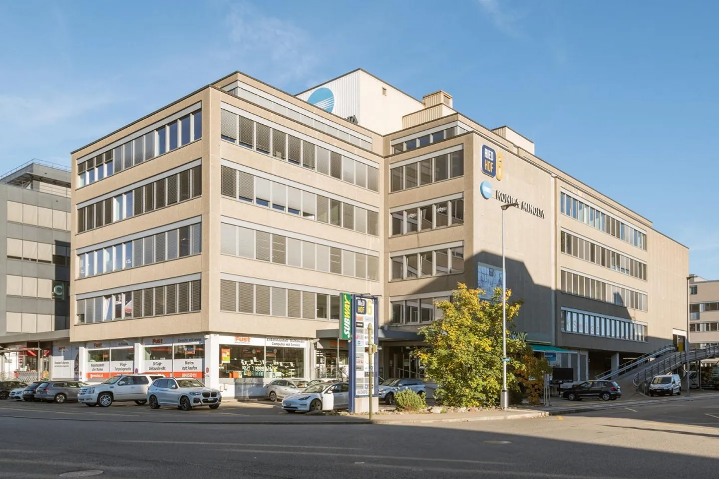 Espace de stockage de 341 m² avec lumière du jour à Dietikon (Silbern) - utilisation polyvalente comme stockage, atelier ou lieu de travail - Photo 1 sur 1