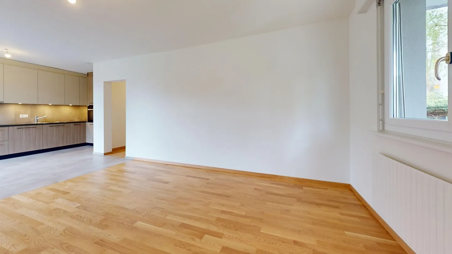 Completely renovated apartment - One month rent free - Photo 5 of 8