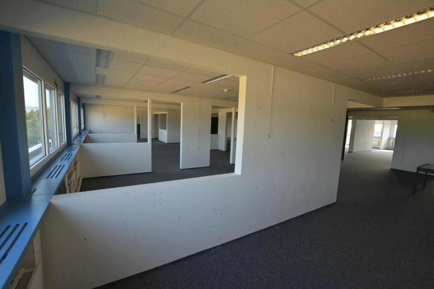 Bureaux attrayants au dernier étage et au 1er étage à partir de 20m2 à louer - Photo 5 sur 10