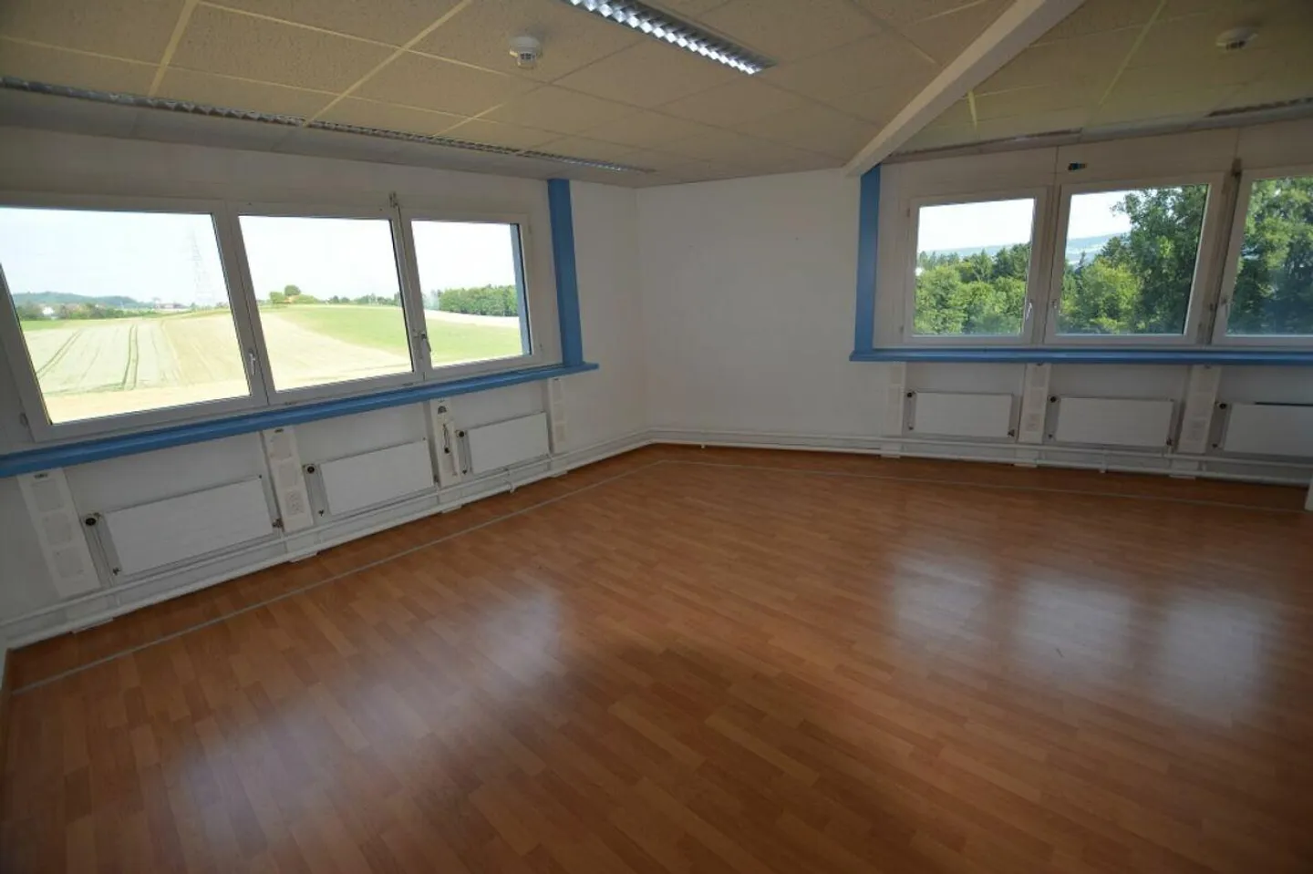 Bureaux attrayants au dernier étage et au 1er étage à partir de 20m2 à louer - Photo 8 sur 10