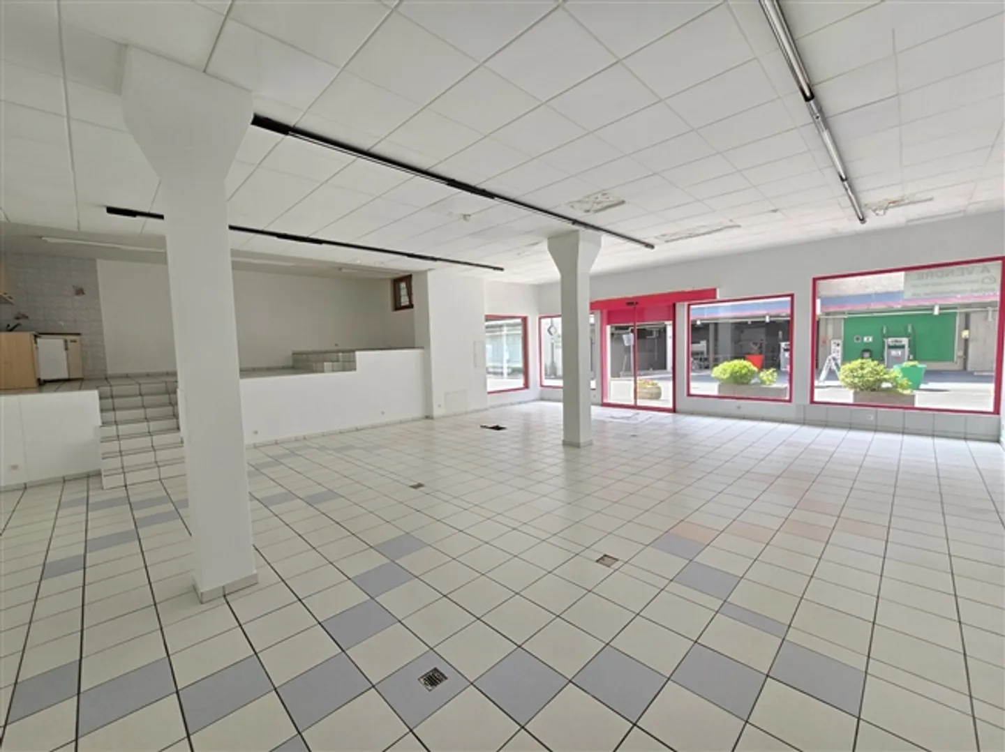 Commercial Area - Sion - Rental Opportunity - EXCLUSIVITY - Photo 2 of 13