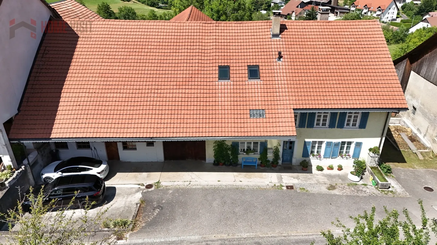 Appartamento 5.5 stanze con possibilità di allevamento di cavalli in una casa bifamiliare - Foto 3 di 13