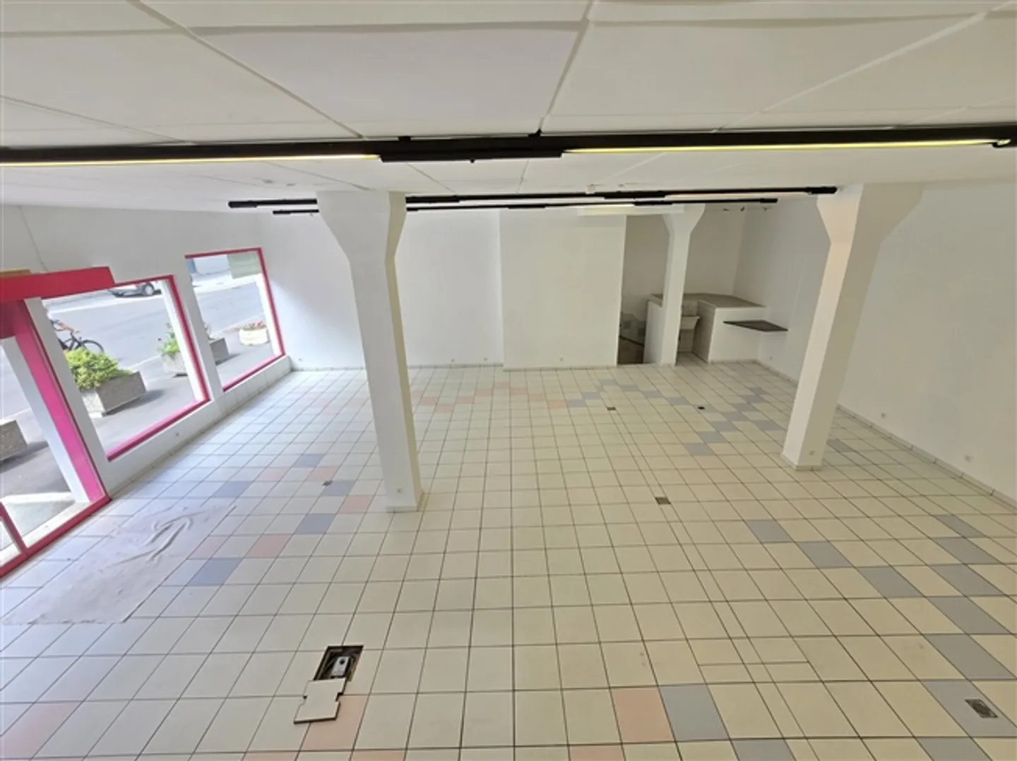 Commercial Area - Sion - Rental Opportunity - EXCLUSIVITY - Photo 4 of 13