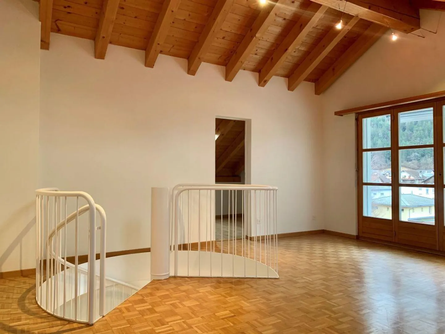 5.5 pièces en duplex penthouse avec bureau / chambre supplémentaire - Photo 5 sur 6