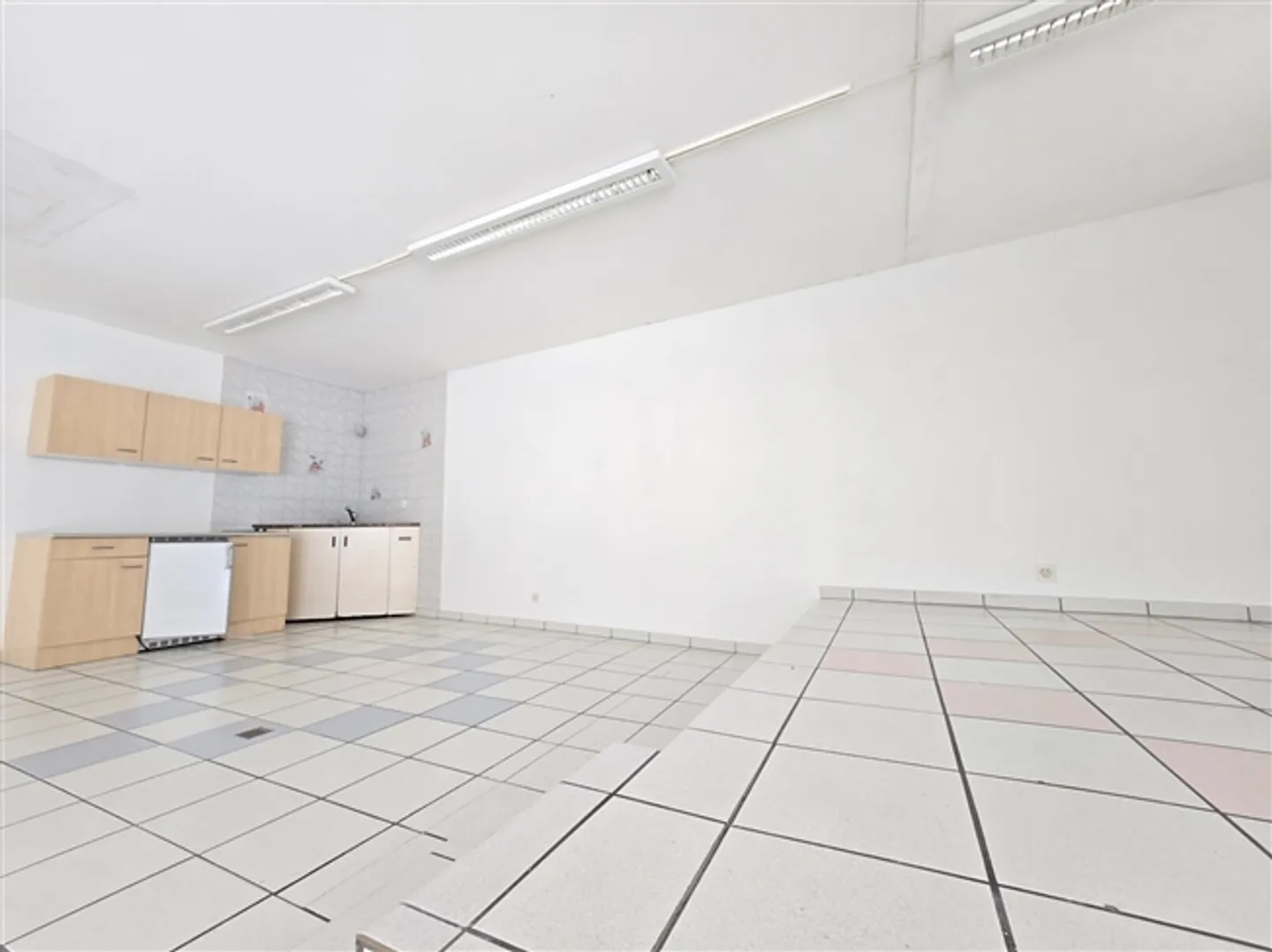 Commercial Area - Sion - Rental Opportunity - EXCLUSIVITY - Photo 7 of 13