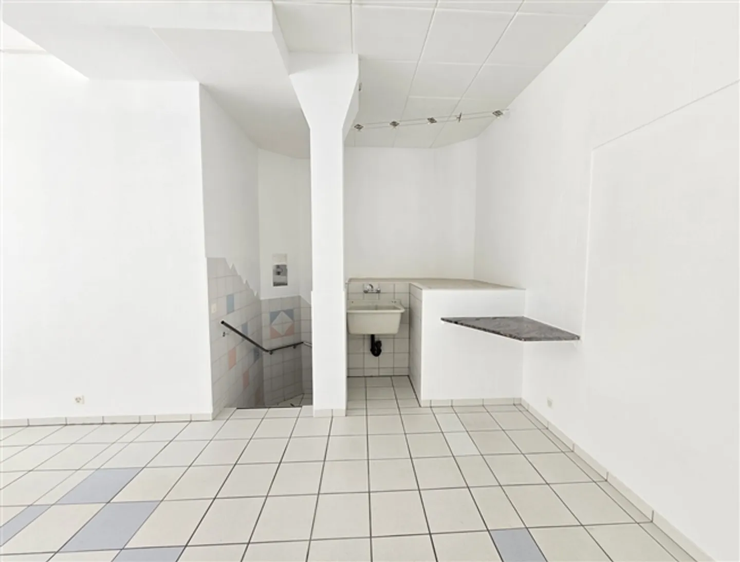 Commercial Area - Sion - Rental Opportunity - EXCLUSIVITY - Photo 9 of 13