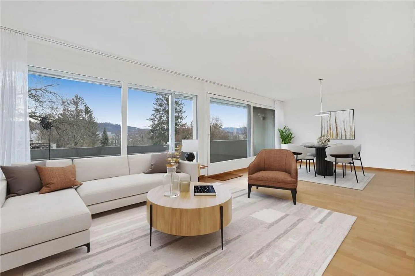 Stylish 4½-room apartment with heated hobby room in a popular location - Photo 2 of 13