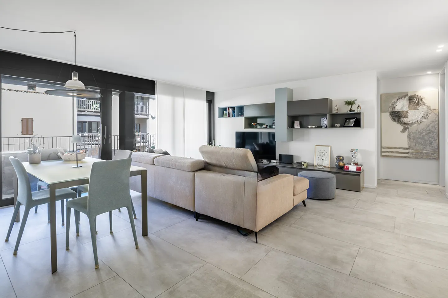 Stylish apartment in a residential complex with swimming pool - Photo 5 of 12