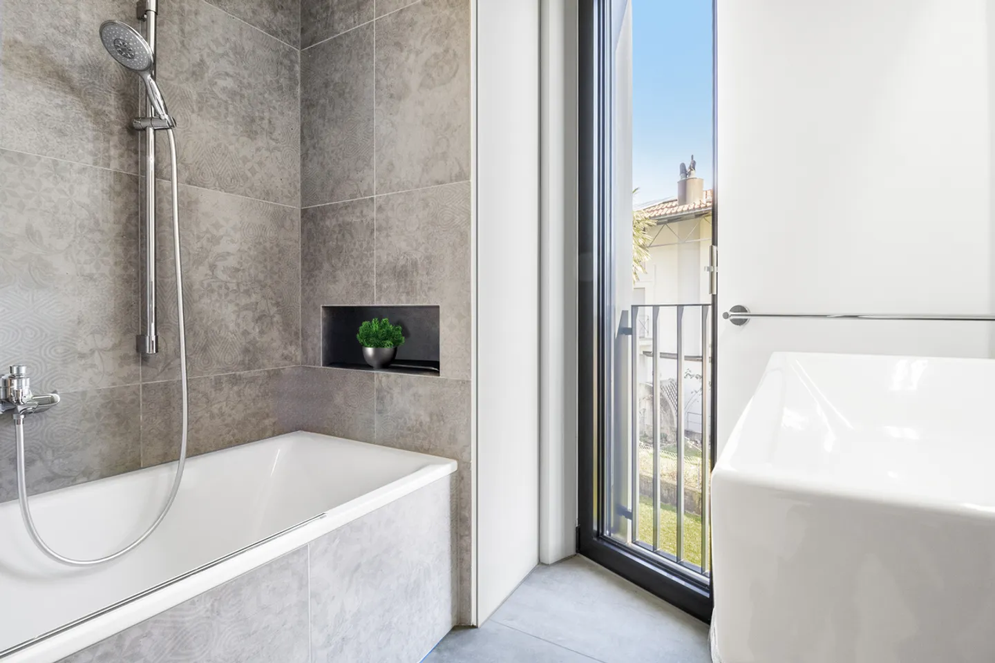 Stylish apartment in a residential complex with swimming pool - Photo 8 of 12