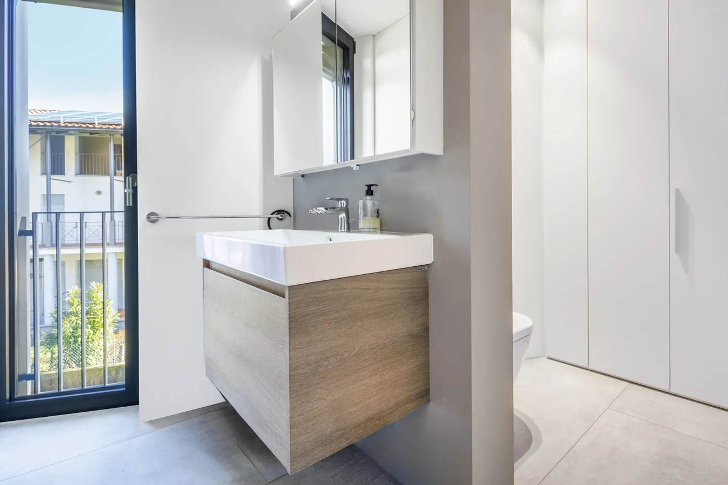 Stylish apartment in a residential complex with swimming pool - Photo 9 of 12