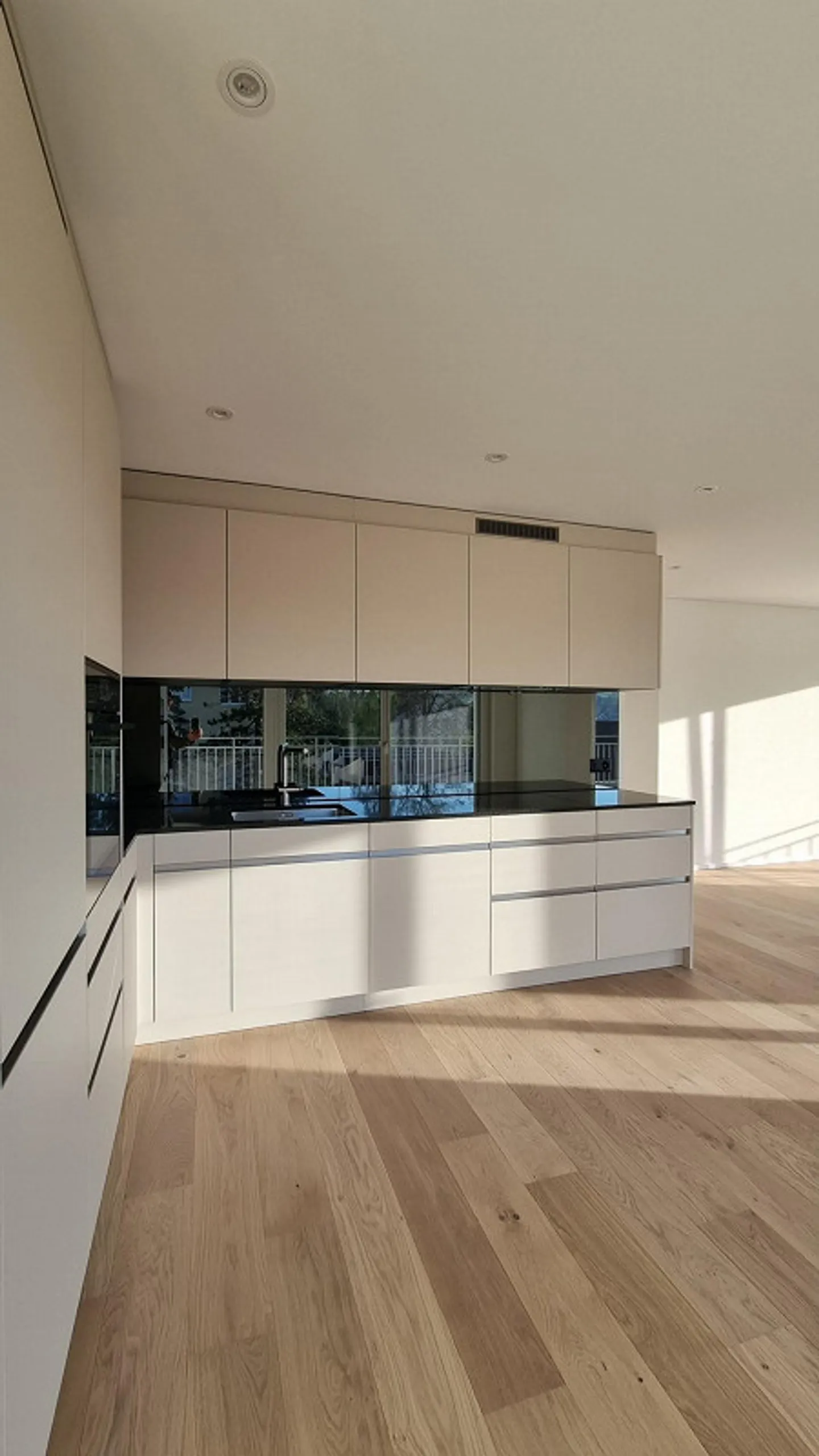 Helle Wohnung mit Balkon - Foto 2 von 15