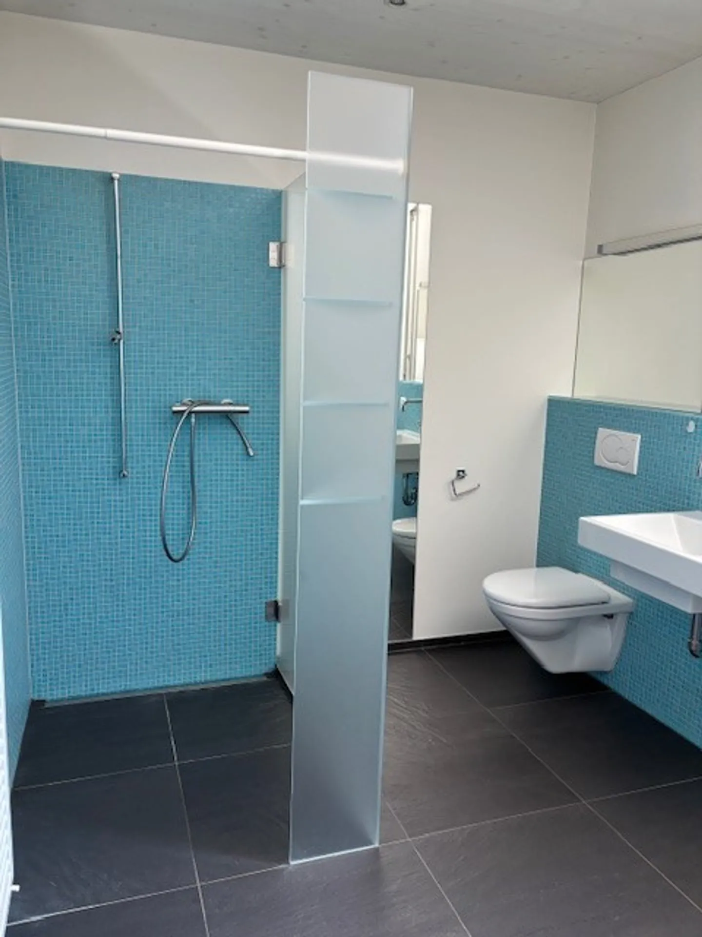 Ein Ort zum Ankommen: Idyllisches 3.5-Zimmer-Einfamilienhaus mit Garten - Photo 15 of 33