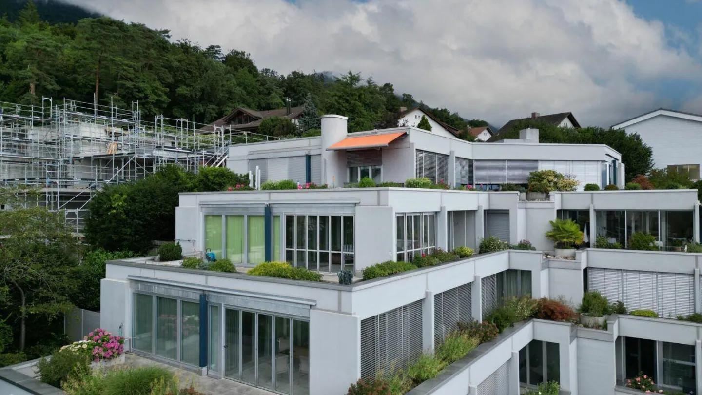 Aussergewöhnliche Attika-Wohnung mit herrlicher Aussicht - Foto 2 von 7