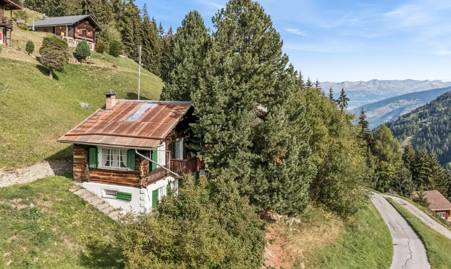 Characterful Mayen with large plot in Hérémence. - Photo 1 of 11