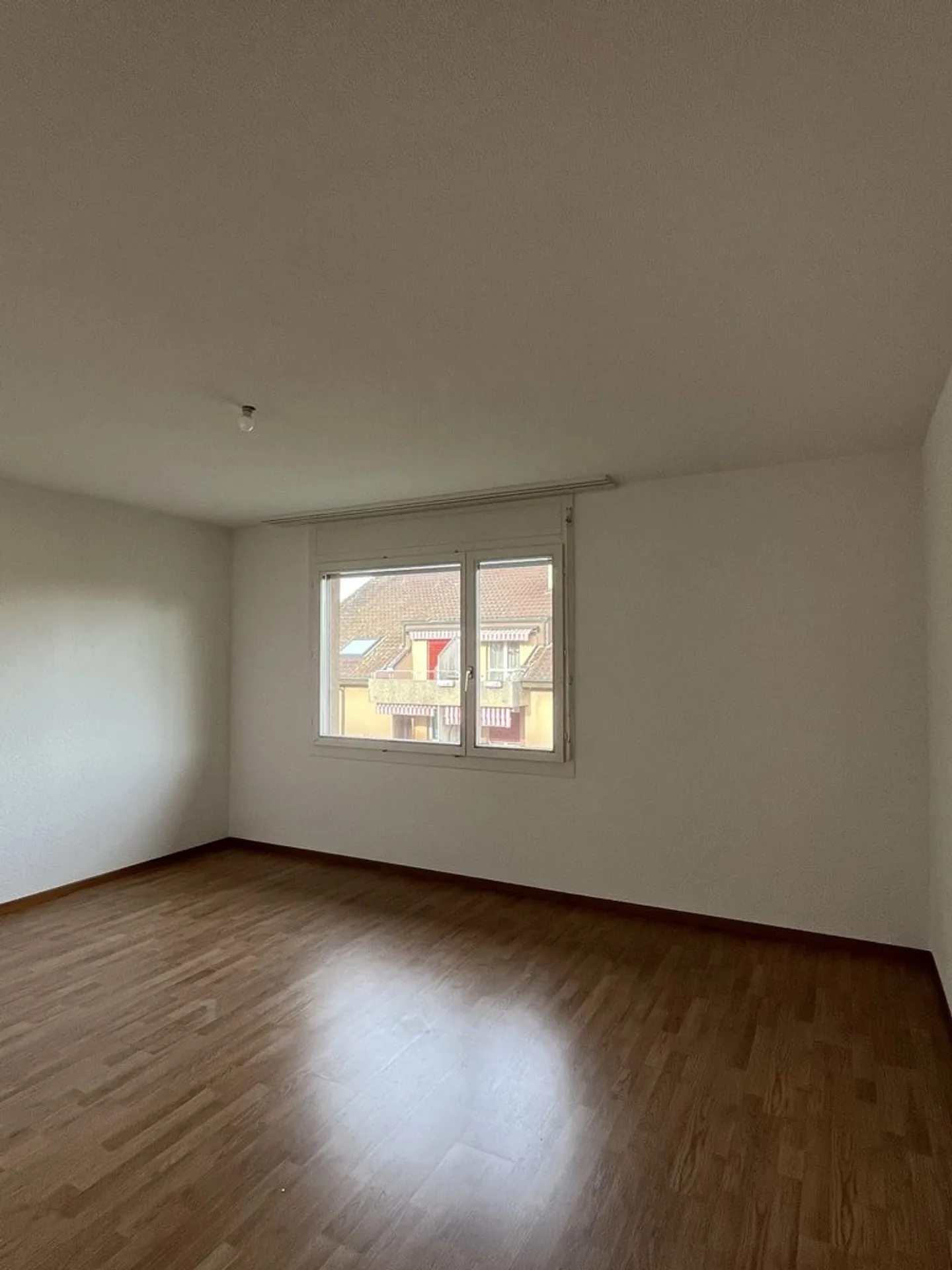 BÖSINGEN (FR) - freshly renovated 4.5-room apartment in Bösingen - Photo 7 of 9