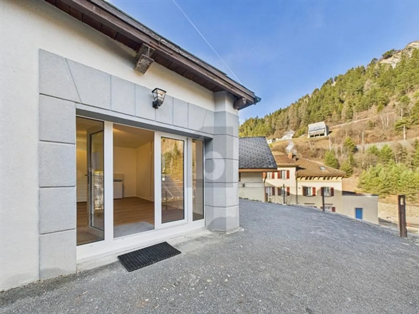 MODERNE RÉNOVÉE AU CENTRE - Photo 5 sur 6