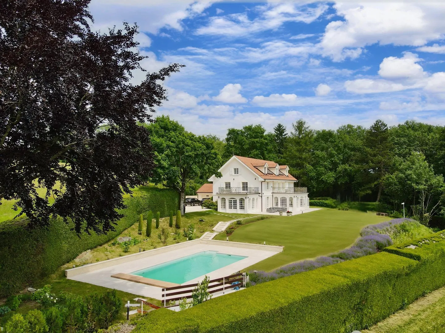 Prestigious property with pool, privacy and lake view - Photo 2 of 6