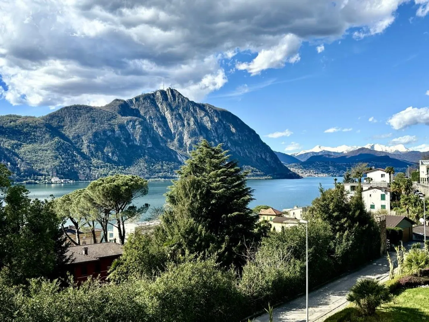 MERVEILLEUX 3.5 PIÈCES MEUBLÉ AVEC VUE SUR LE LAC - Photo 1 sur 11