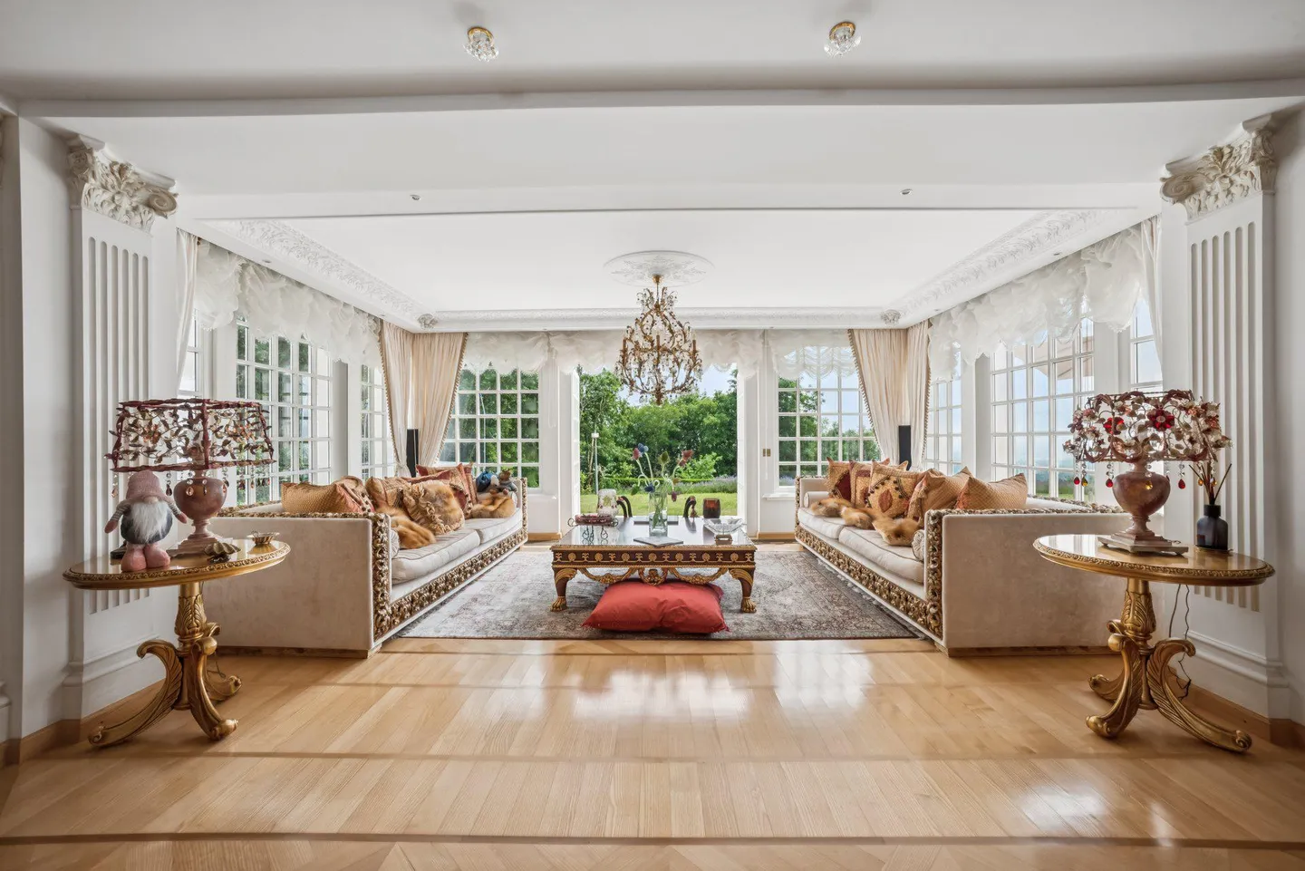 Prestigious property with pool, privacy and lake view - Photo 5 of 6