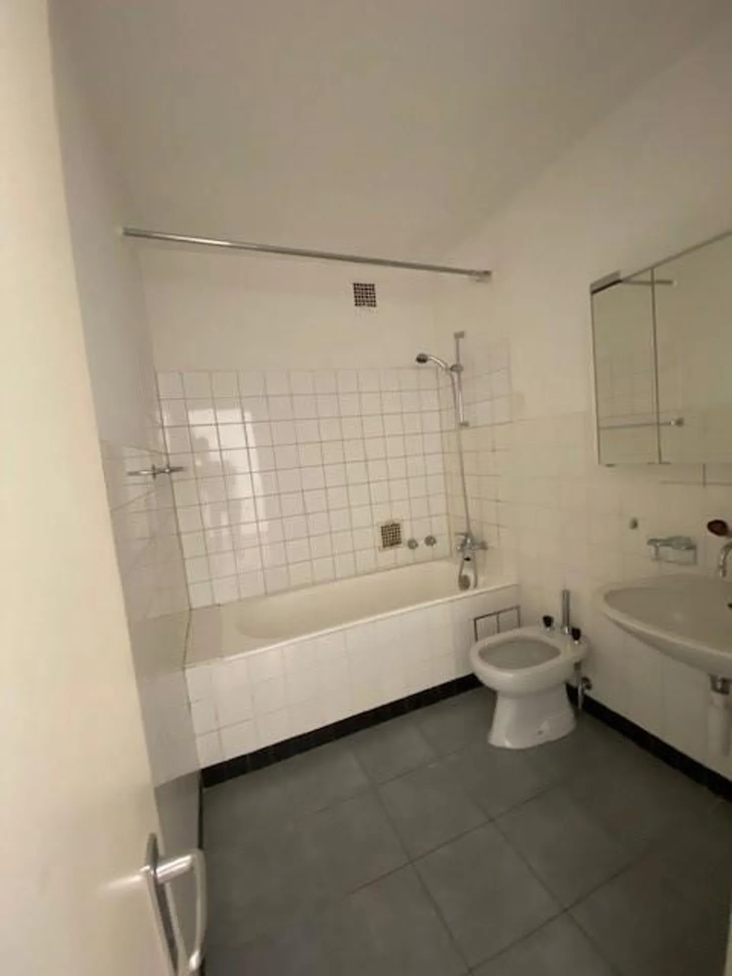 Appartamento spazioso nel verde - Foto 5 di 7