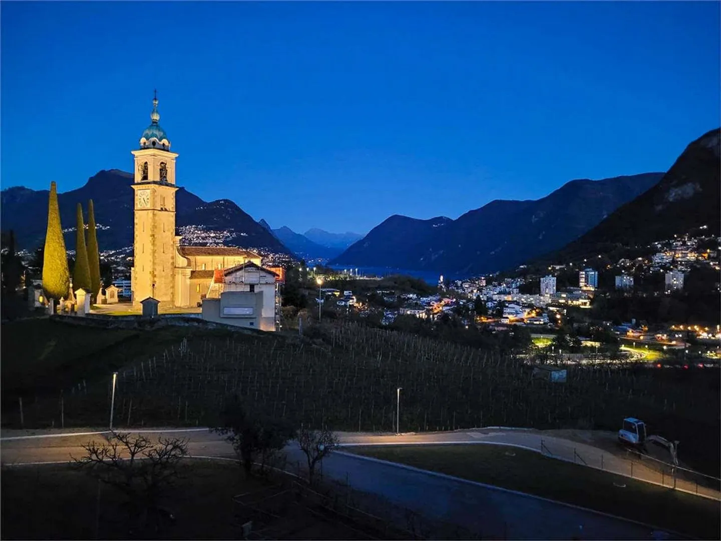 Collina d'Oro - MÖGLICHKEIT FÜR ZWEITWOHNSITZ - Foto 1 von 13