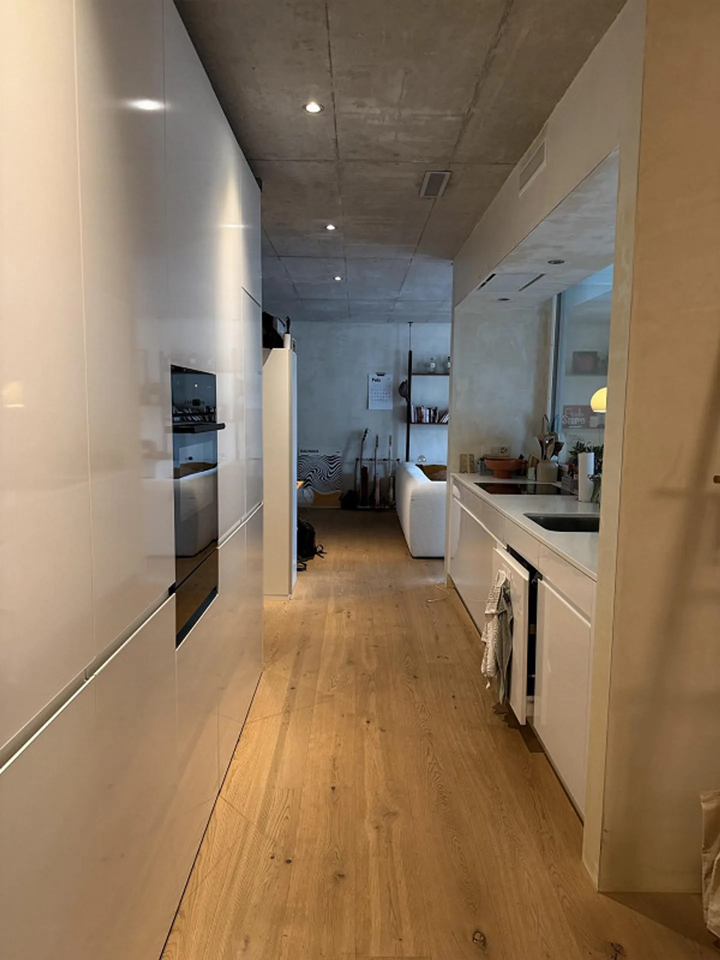 Appartement moderne de 2.5 pièces avec loggia - Photo 3 sur 7