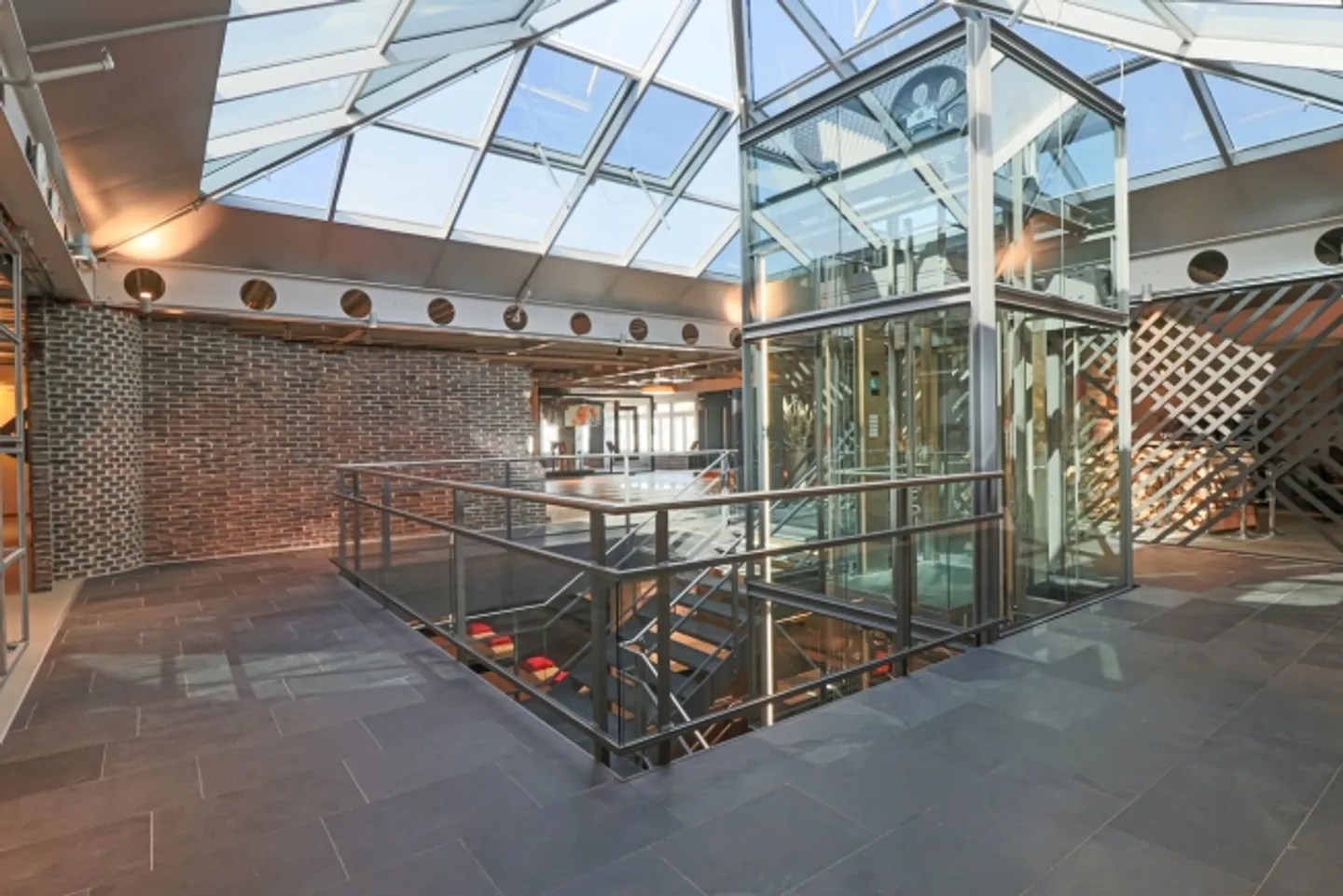 Vielseitige Gewerbefläche - Foto 4 von 6