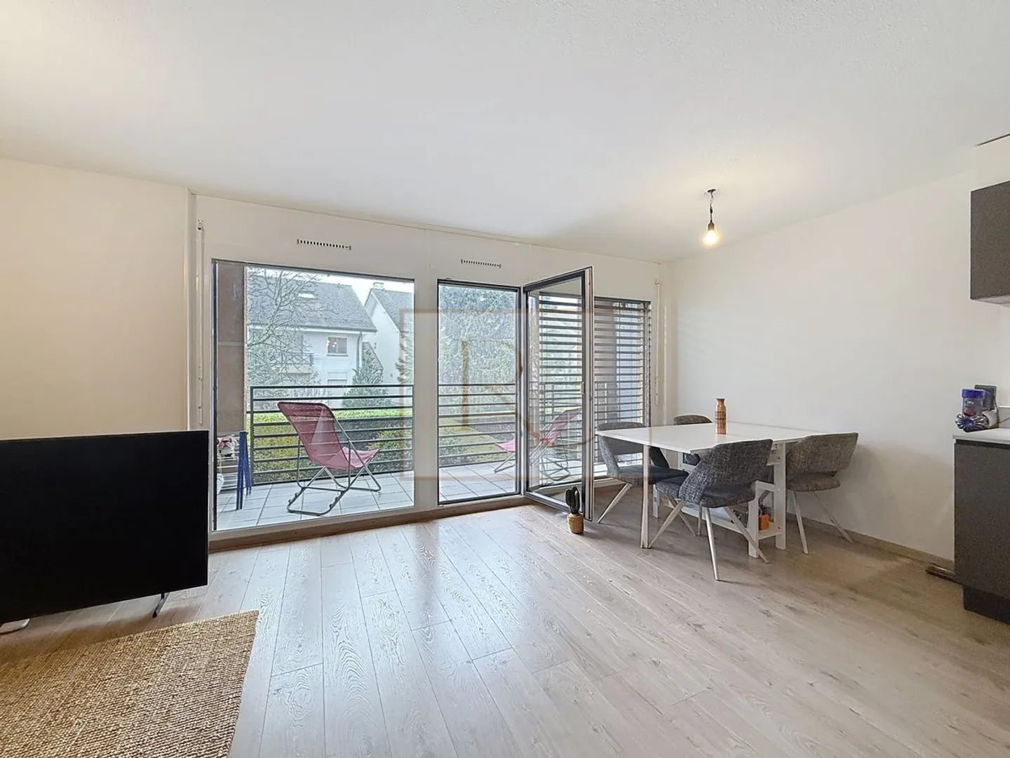 Apartment for rent - Photo 2 of 12