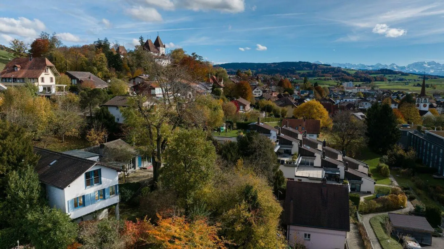 Maison individuelle de 8,5 pièces avec de nombreuses possibilités dans un emplacement magnifique à Worb - Photo 2 sur 30