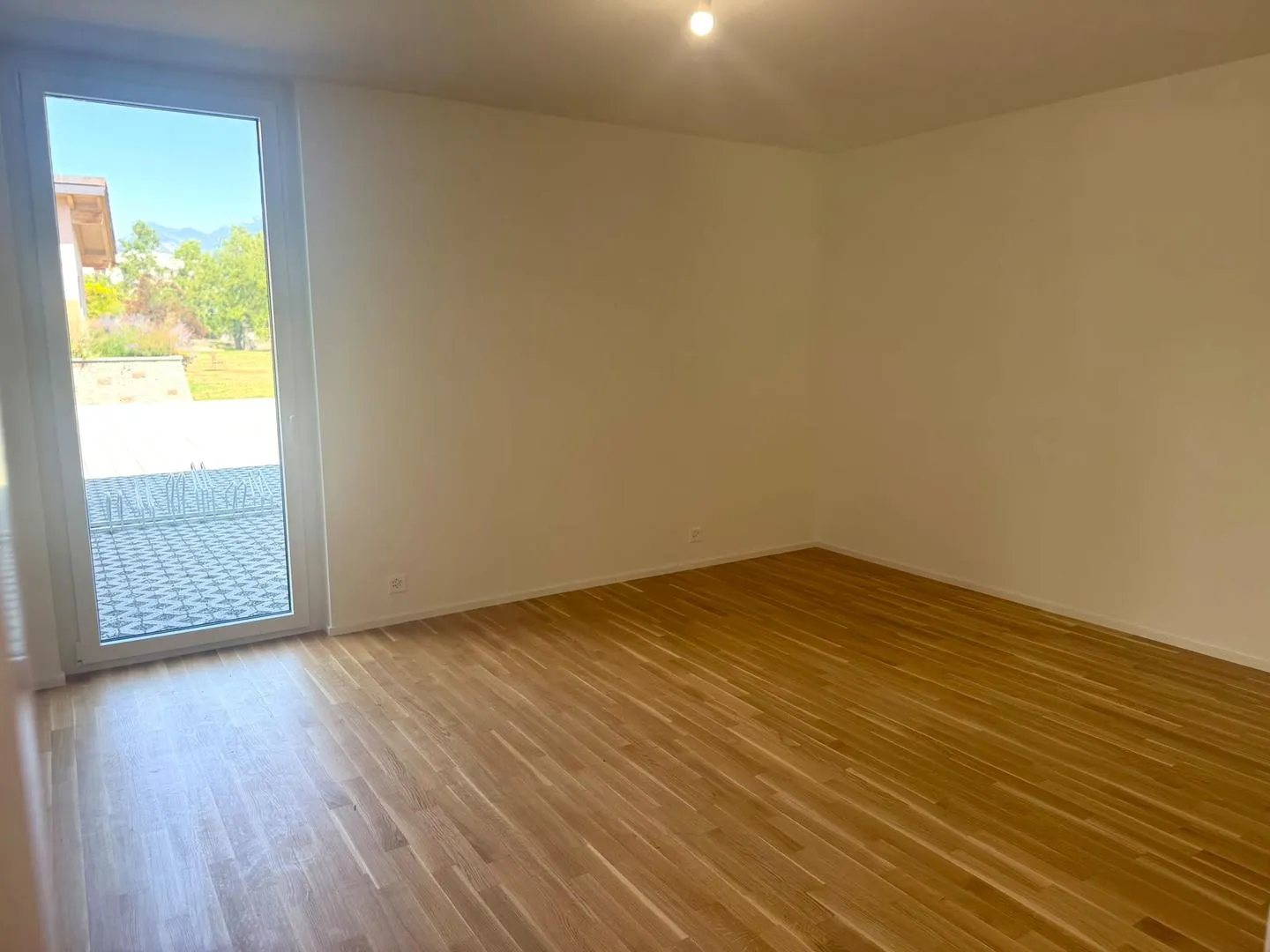 Two and a half room apartment in Uvrier on the ground floor - Photo 5 of 6