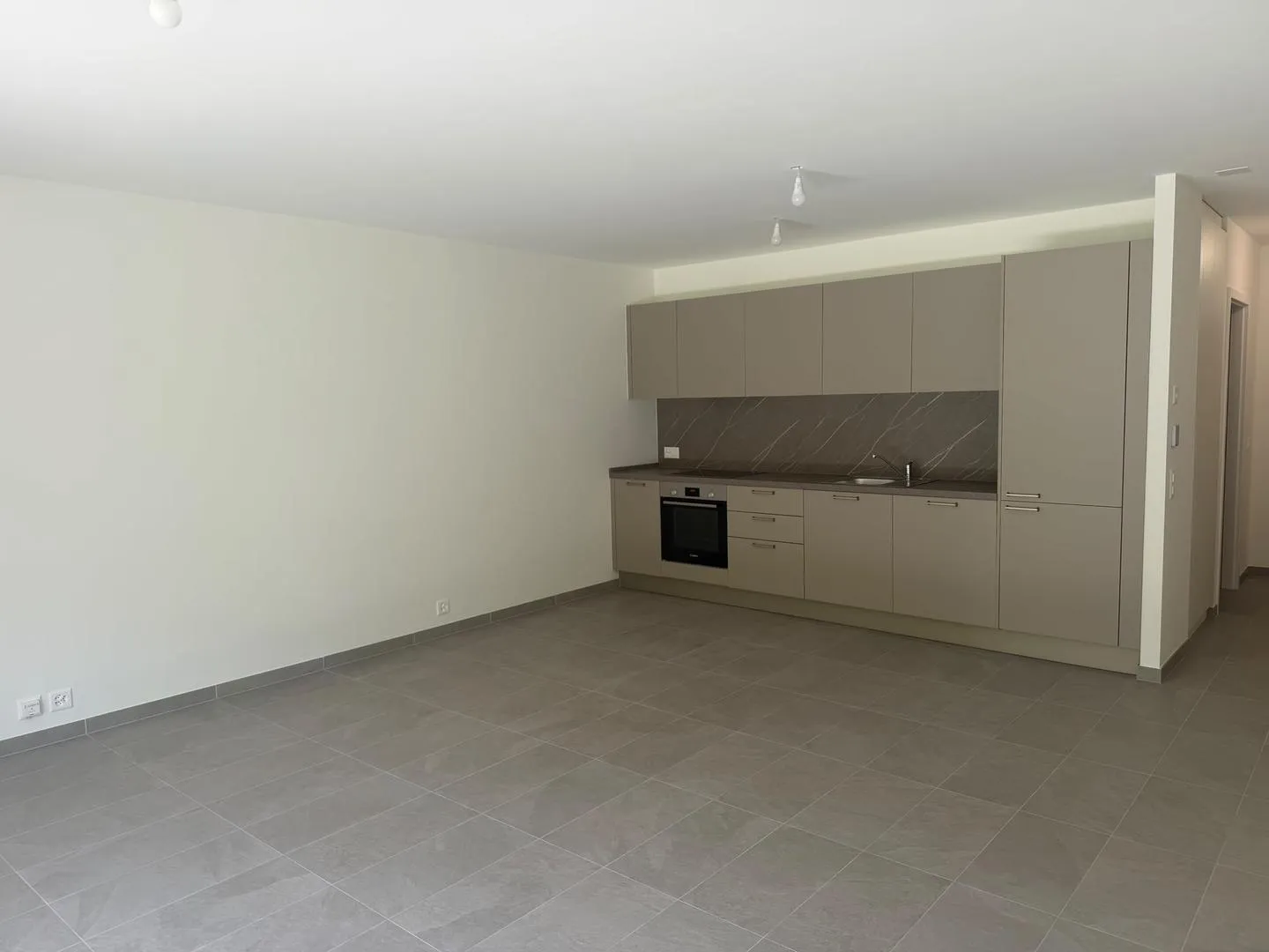 Two and a half room apartment in Uvrier on the ground floor - Photo 6 of 6