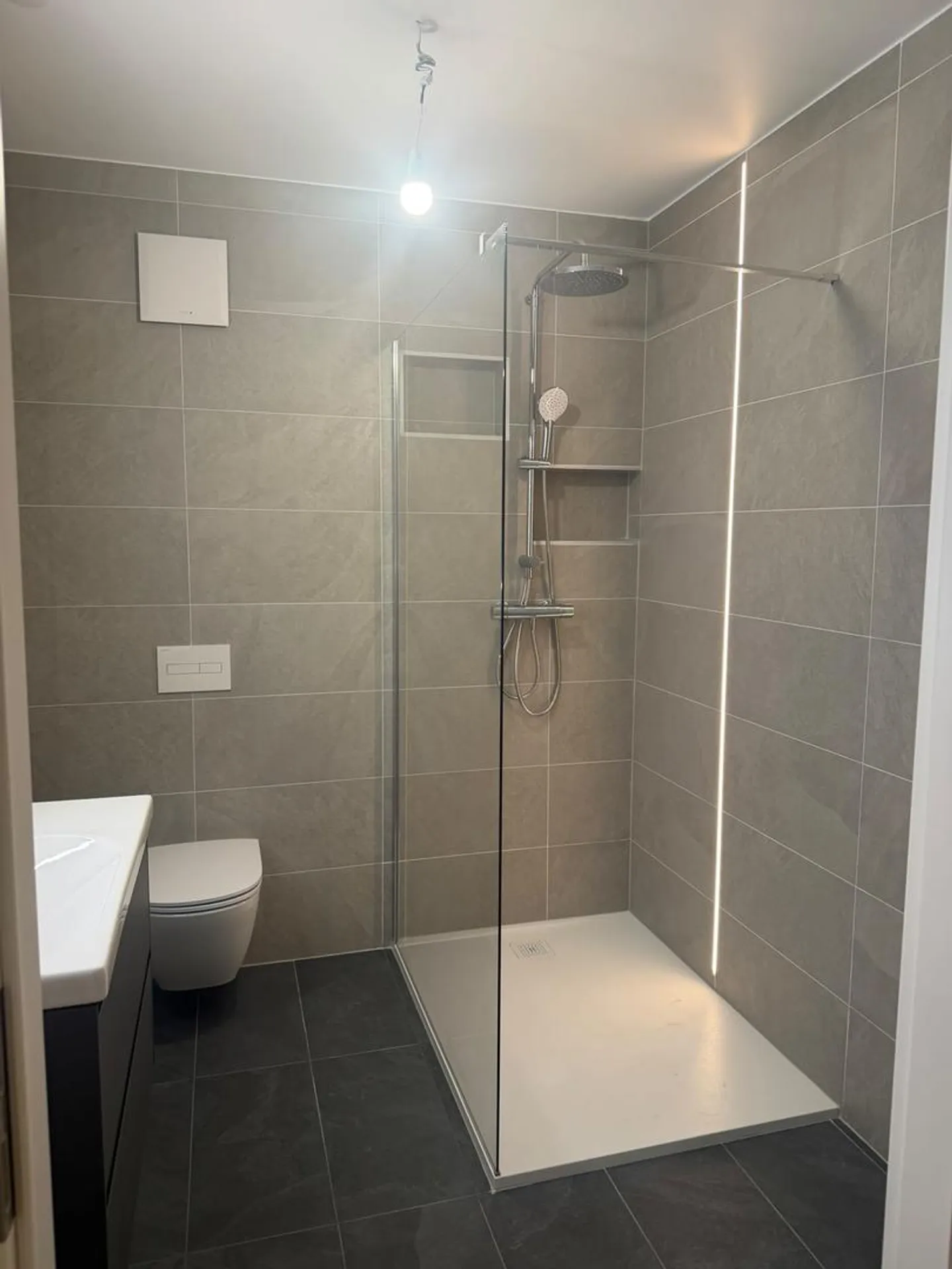 Two and a half room apartment in Uvrier on the ground floor - Photo 4 of 6