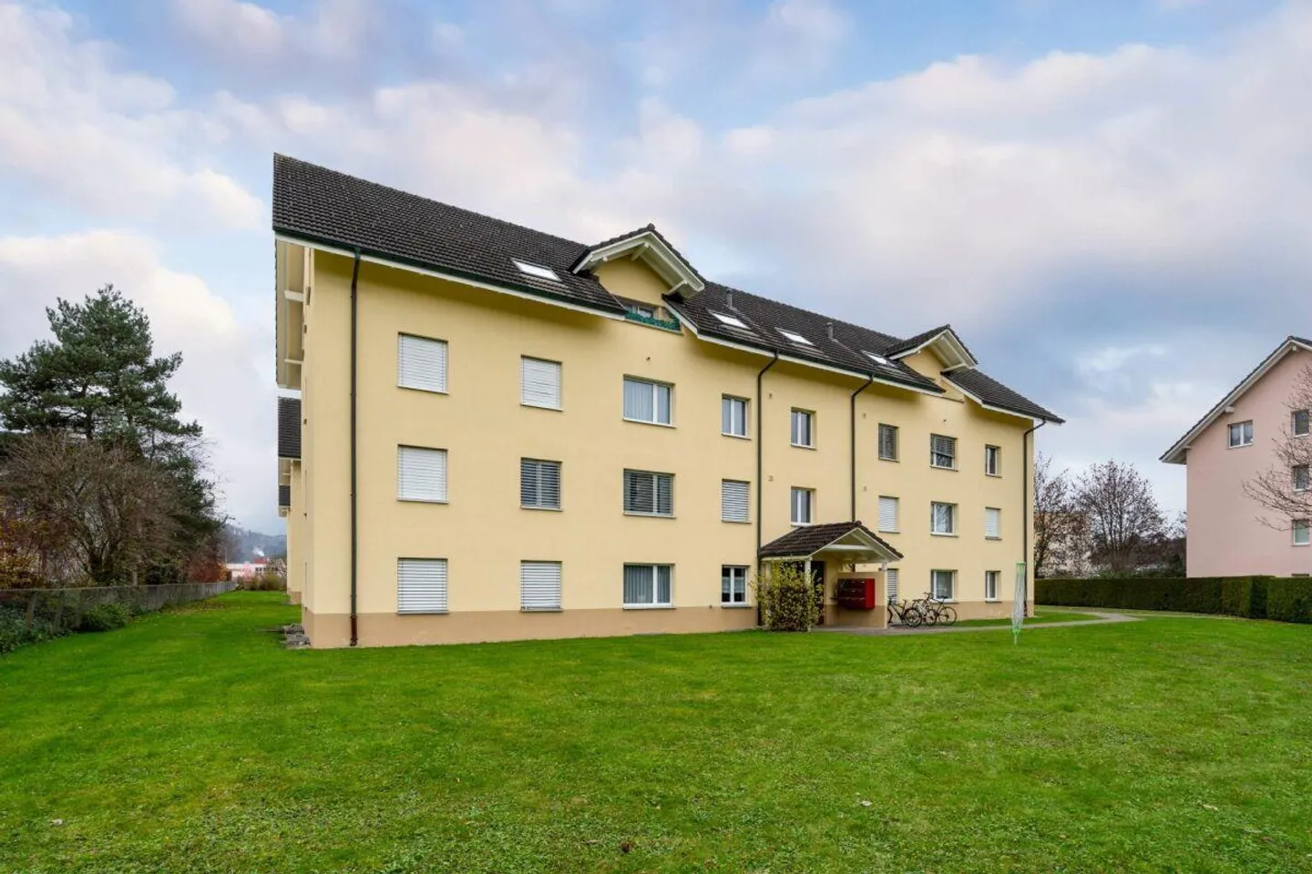 Attractive 2.5-room apartment with balcony in Sulgen - Photo 1 of 8