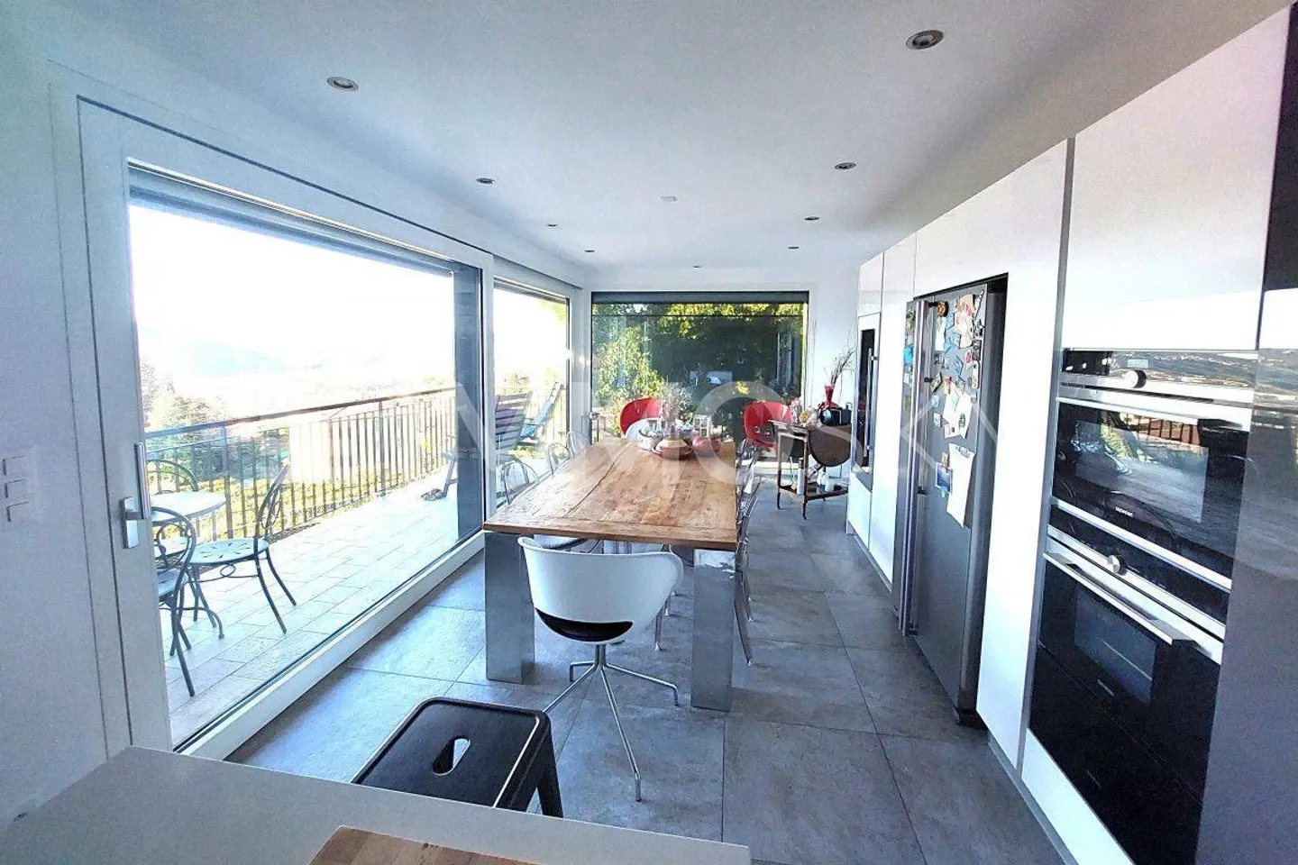 Prestigeträchtige Villa: Eleganz und bezaubernder Panoramablick - Foto 1 von 5