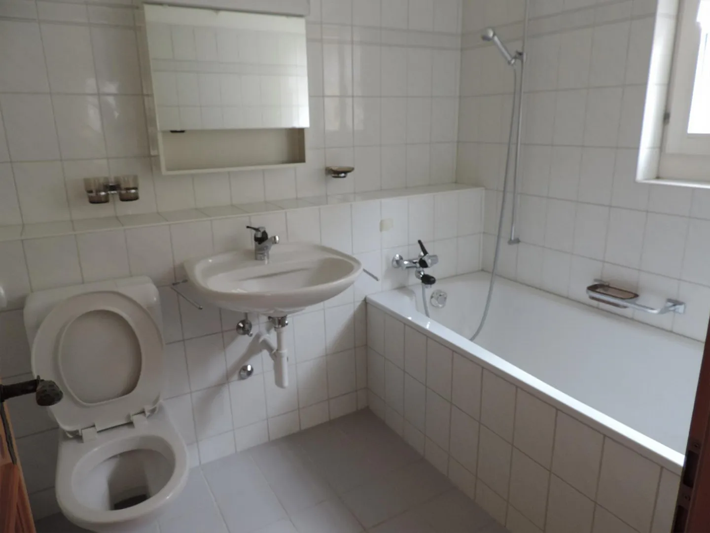 Cozy 2-room attic apartment with terrace in the heart of Chur's old town - Photo 5 of 6