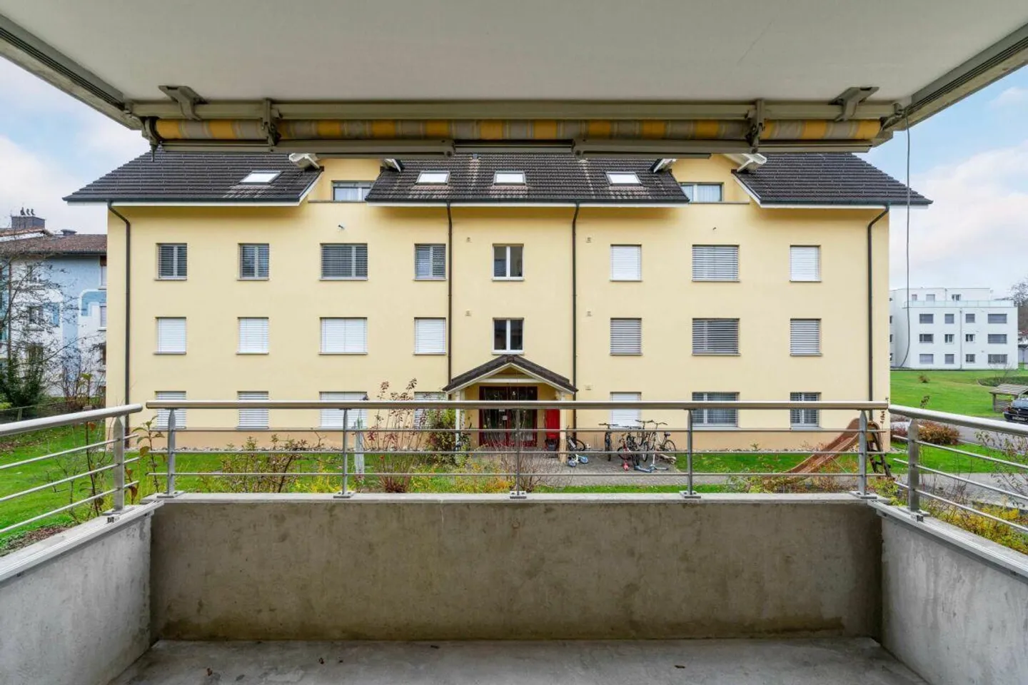 Attractive 2.5-room apartment with balcony in Sulgen - Photo 8 of 8