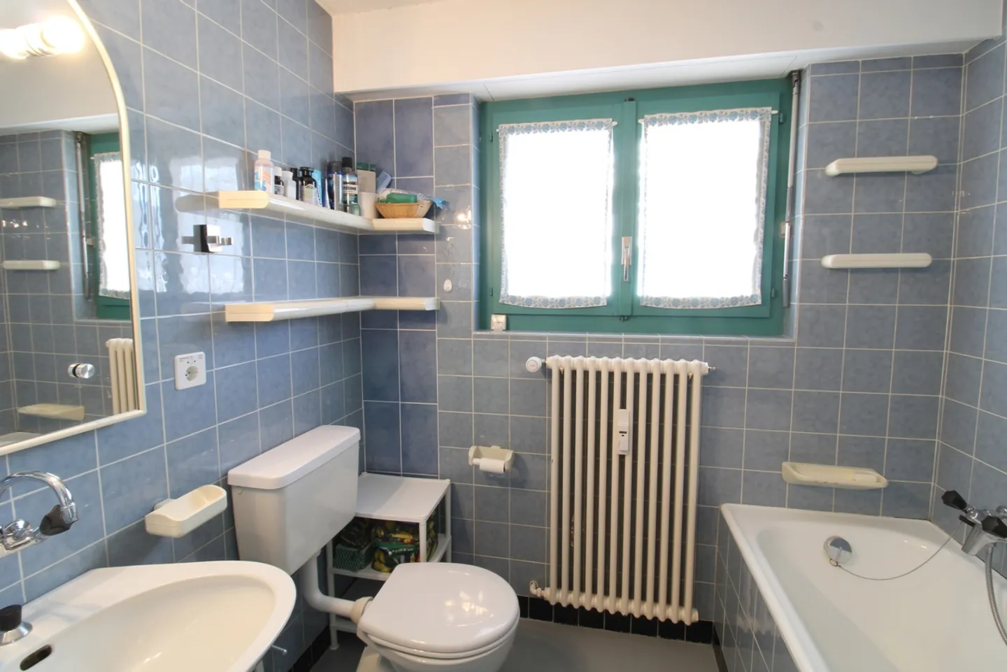 Schöne 3-Zimmer-Wohnung, die von Sonnenlicht durchflutet wird, mit herrlichem Blick - Foto 7 von 8