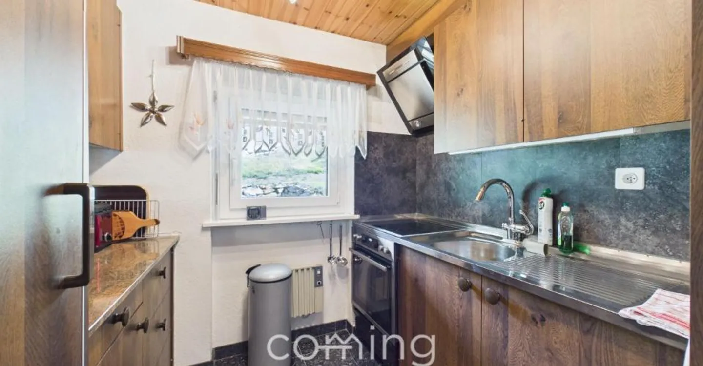 Sunny 2.5-room apartment in Saas-Grund - With fireplace, mountain view & large balcony - Photo 4 of 11