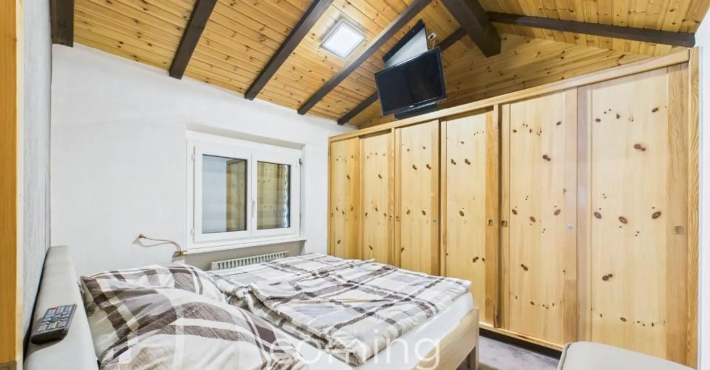 Sunny 2.5-room apartment in Saas-Grund - With fireplace, mountain view & large balcony - Photo 7 of 11