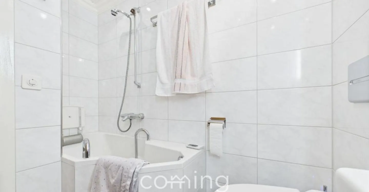 Sunny 2.5-room apartment in Saas-Grund - With fireplace, mountain view & large balcony - Photo 8 of 11