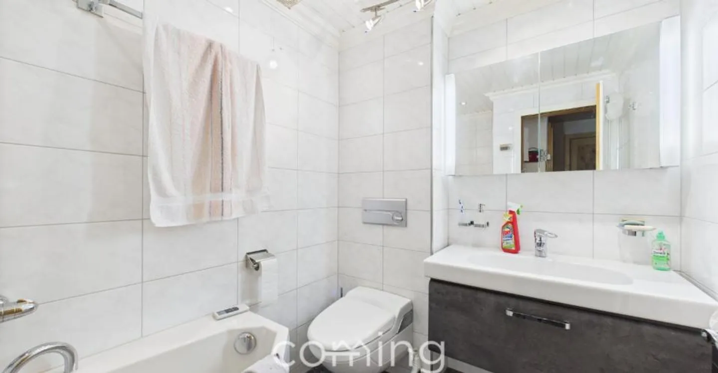 Sunny 2.5-room apartment in Saas-Grund - With fireplace, mountain view & large balcony - Photo 9 of 11