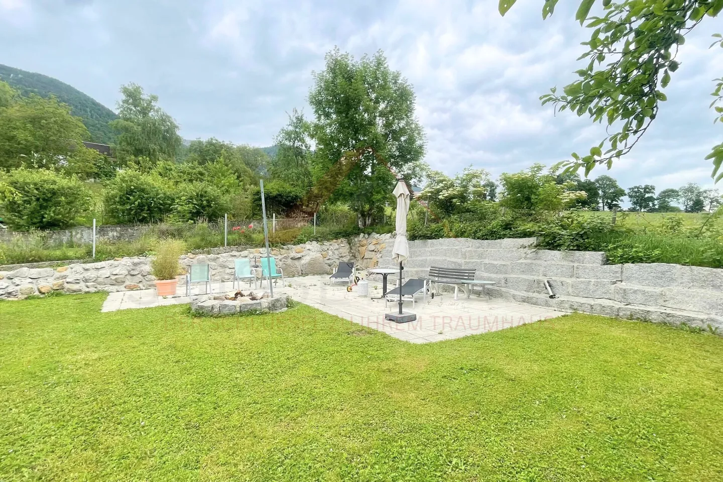 Casa elegante per grande famiglia: 14,5 stanze, armonia e privacy - Foto 4 di 23