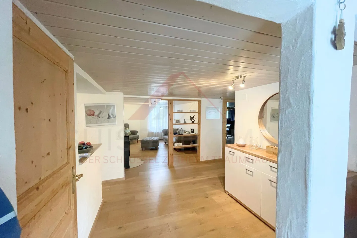 Casa elegante per grande famiglia: 14,5 stanze, armonia e privacy - Foto 6 di 23