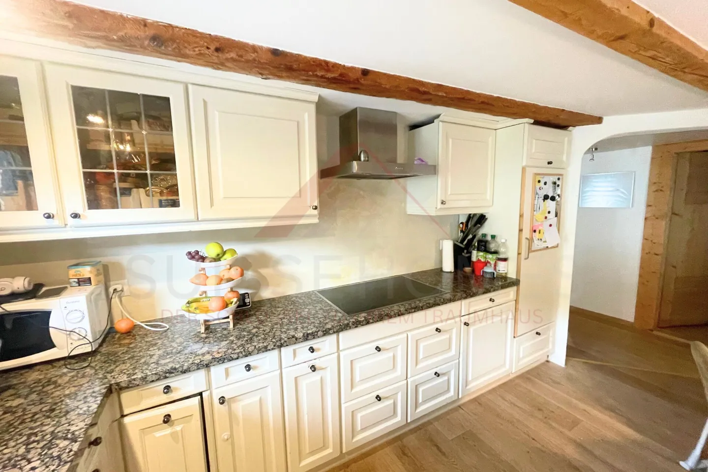 Casa elegante per grande famiglia: 14,5 stanze, armonia e privacy - Foto 9 di 23