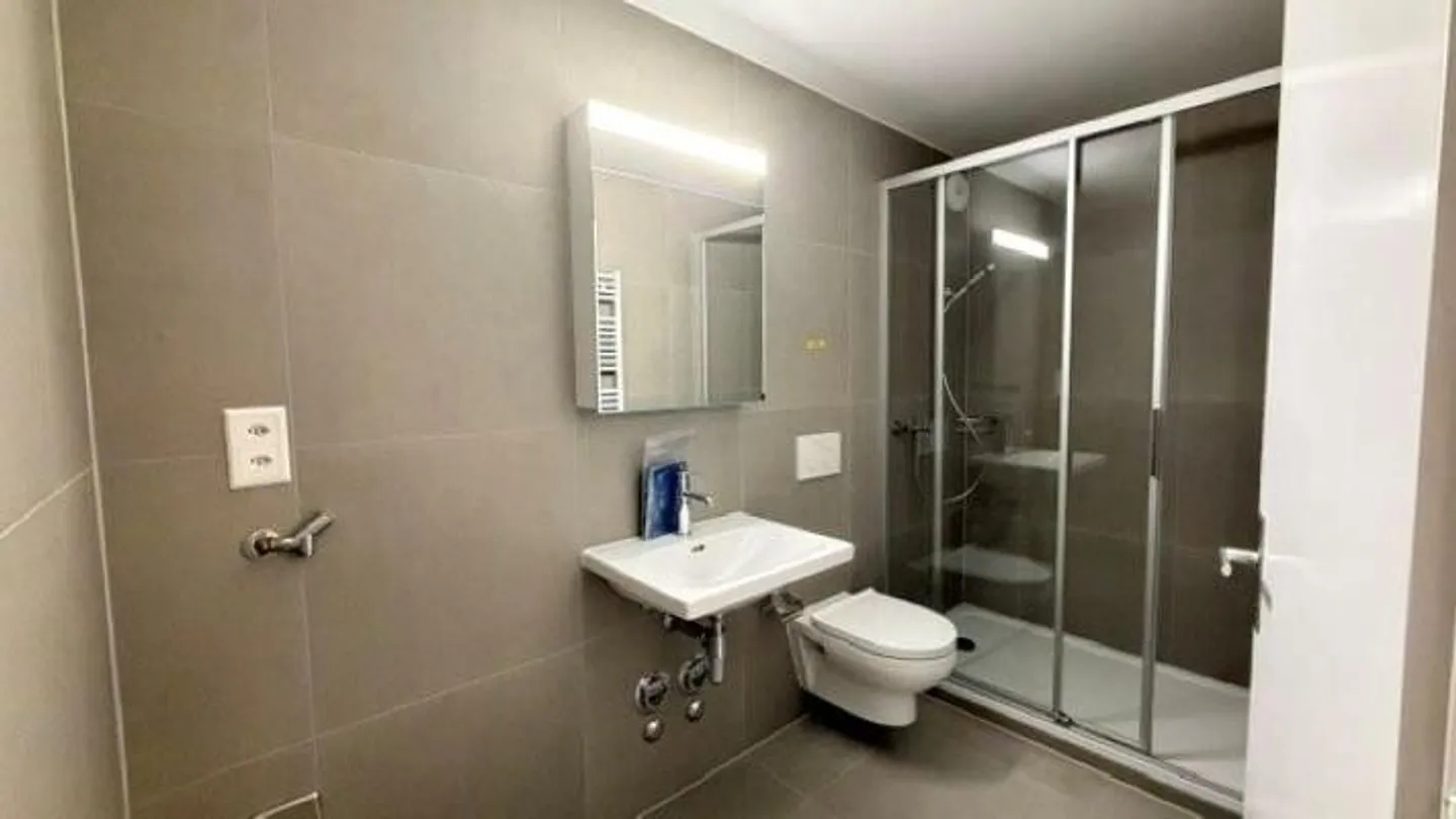Appartement moderne 5 pièces - Photo 5 sur 7