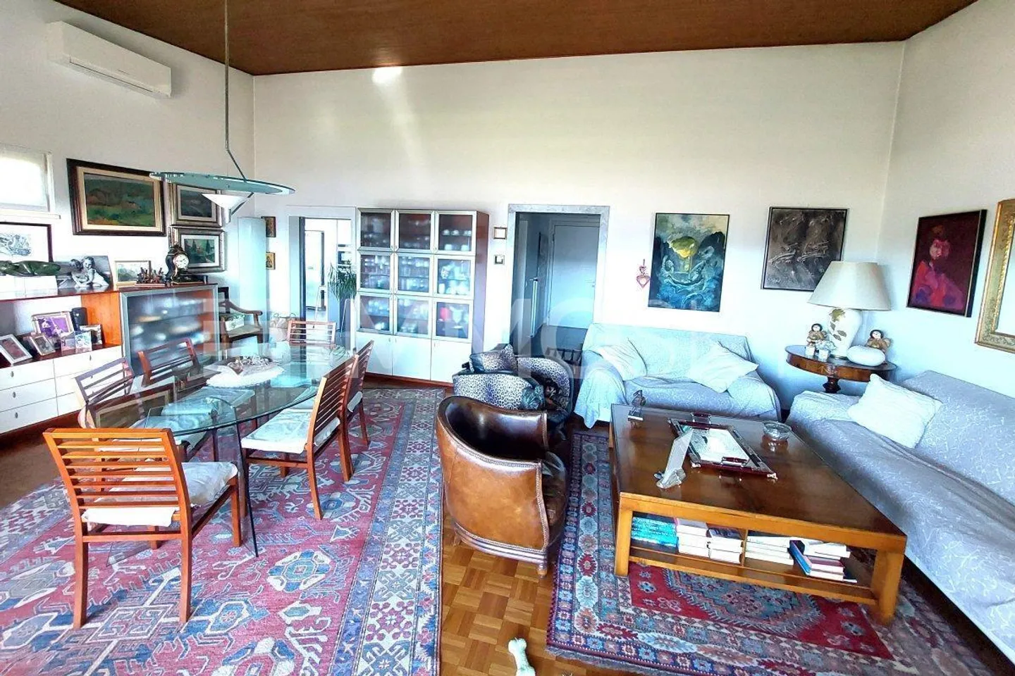 Prestigeträchtige Villa: Eleganz und bezaubernder Panoramablick - Foto 2 von 5