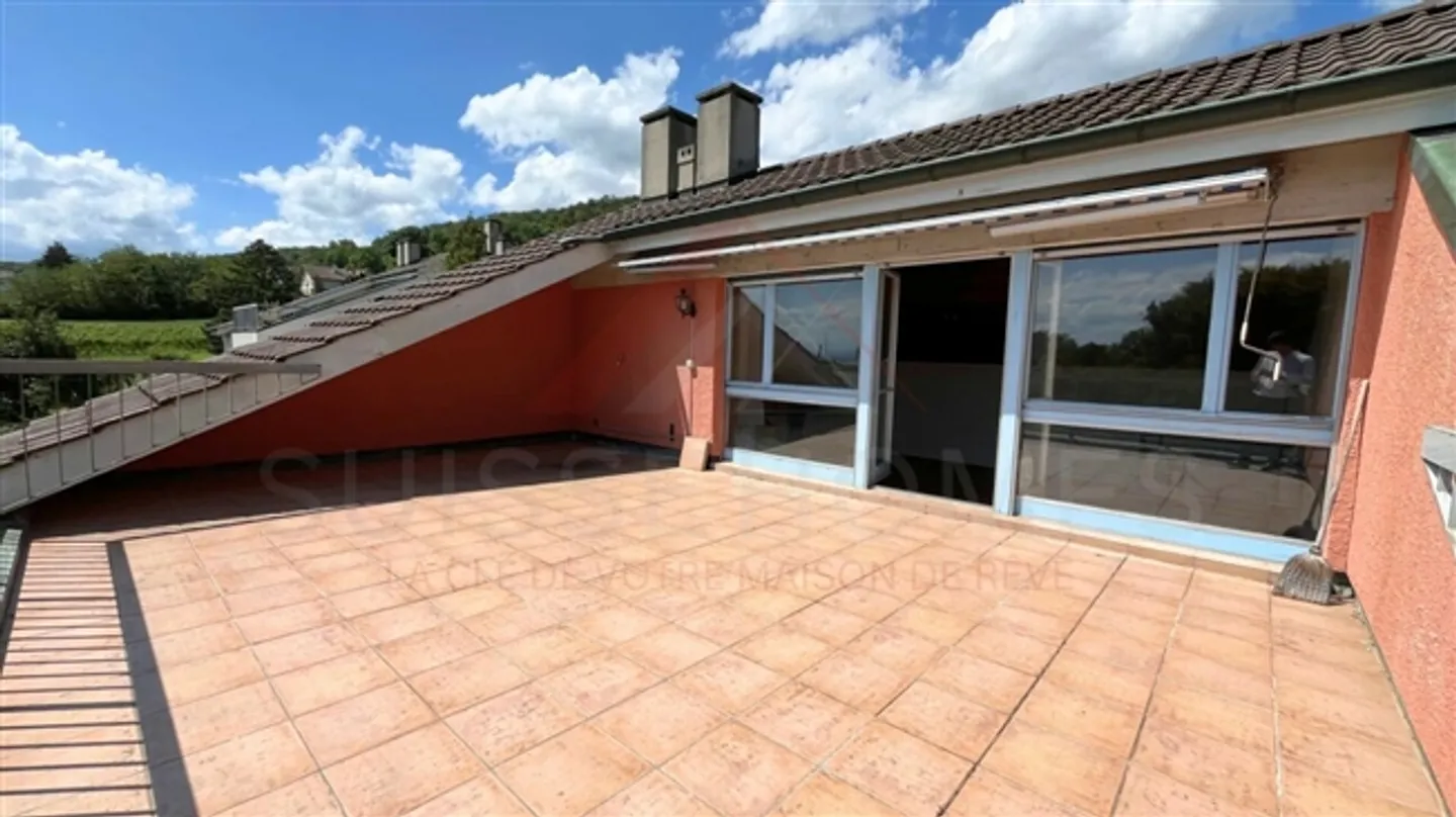 Rara Maisonette Familiare a Neuchâtel di 149 m² con Terrazza, Giardino e Garage Doppia - Foto 4 di 17