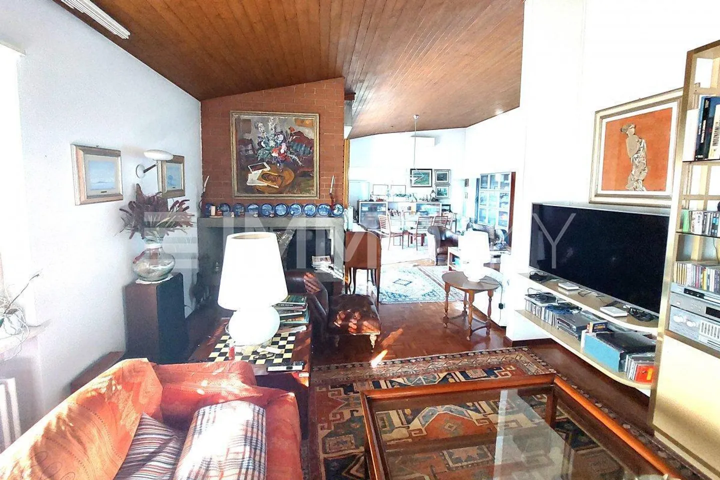 Prestigeträchtige Villa: Eleganz und bezaubernder Panoramablick - Foto 3 von 5